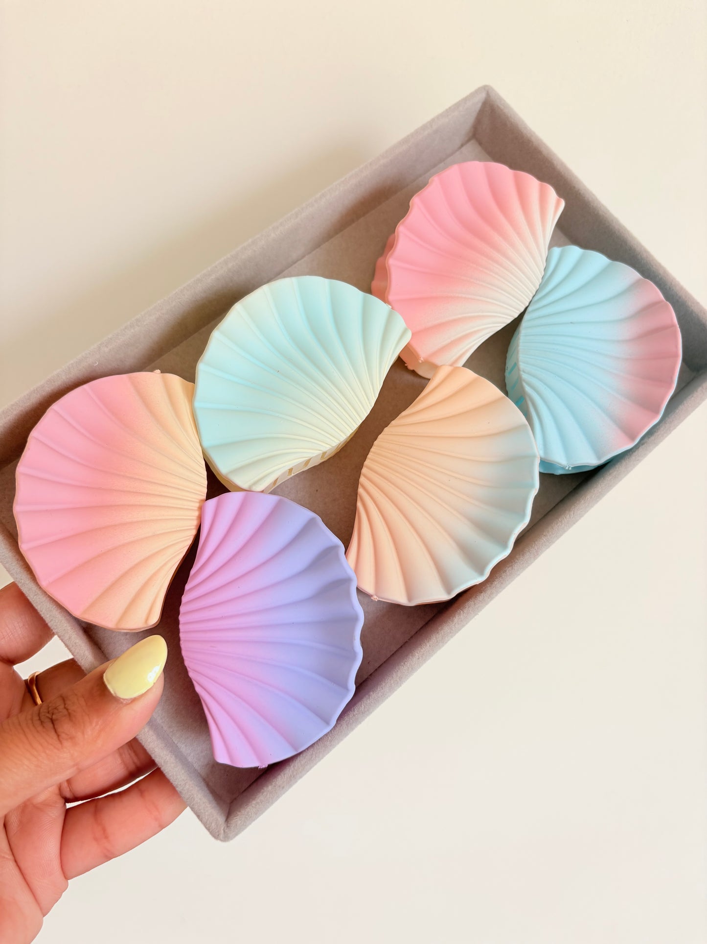 Matte shell claw