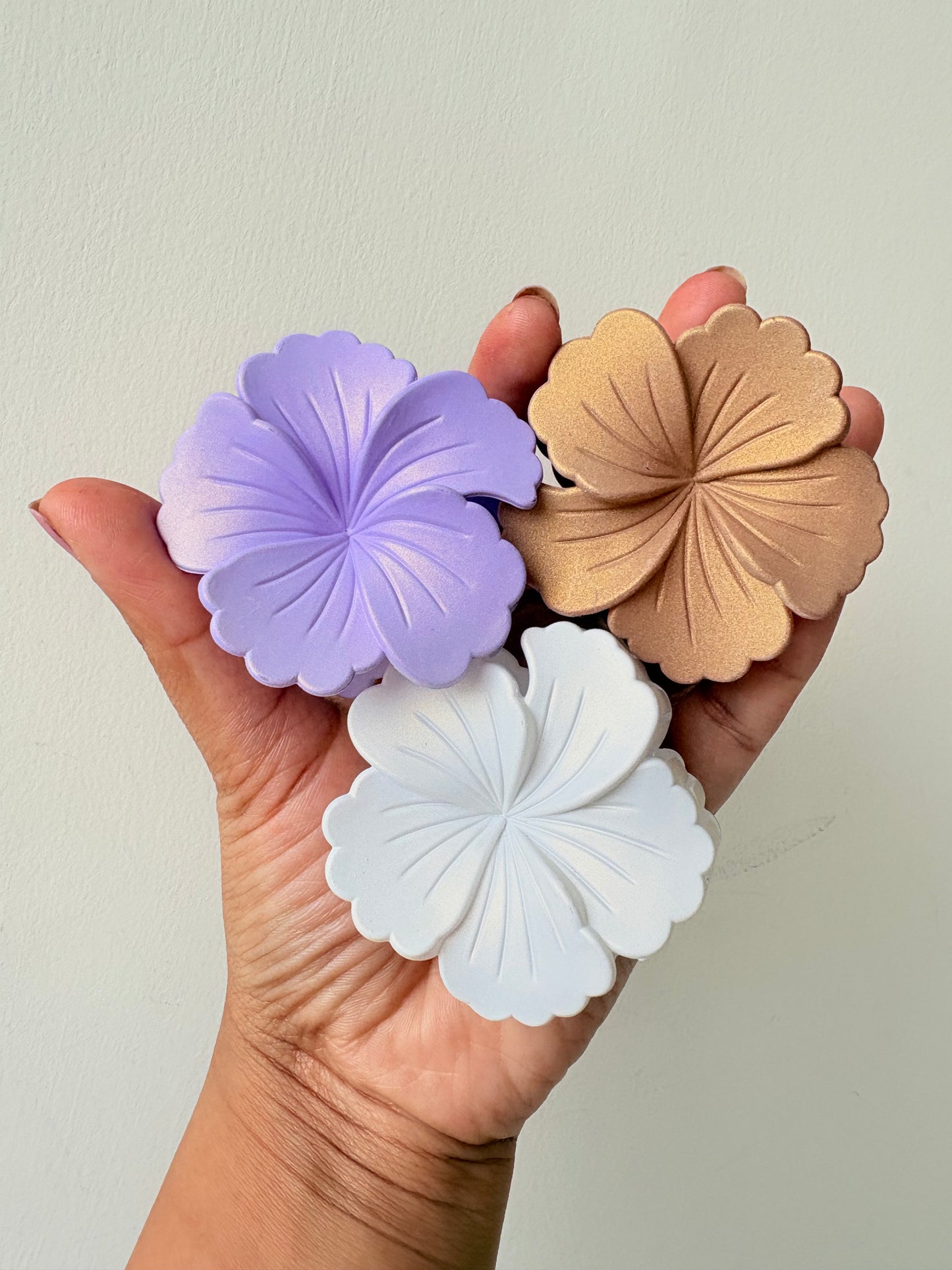 Hibiscus claw clip