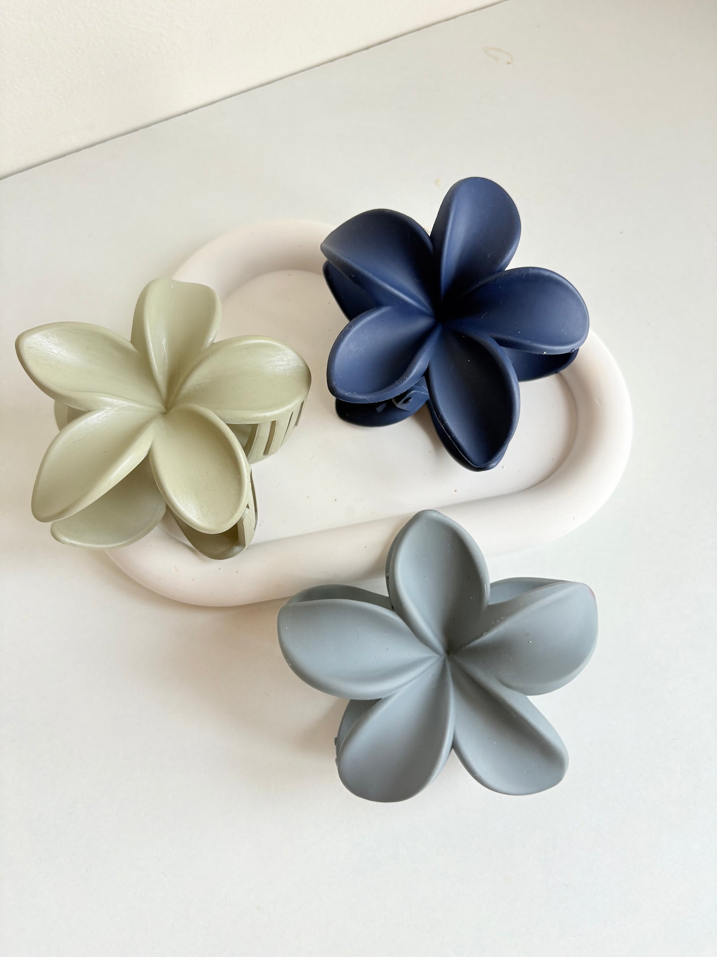 Aurora Claw Clips