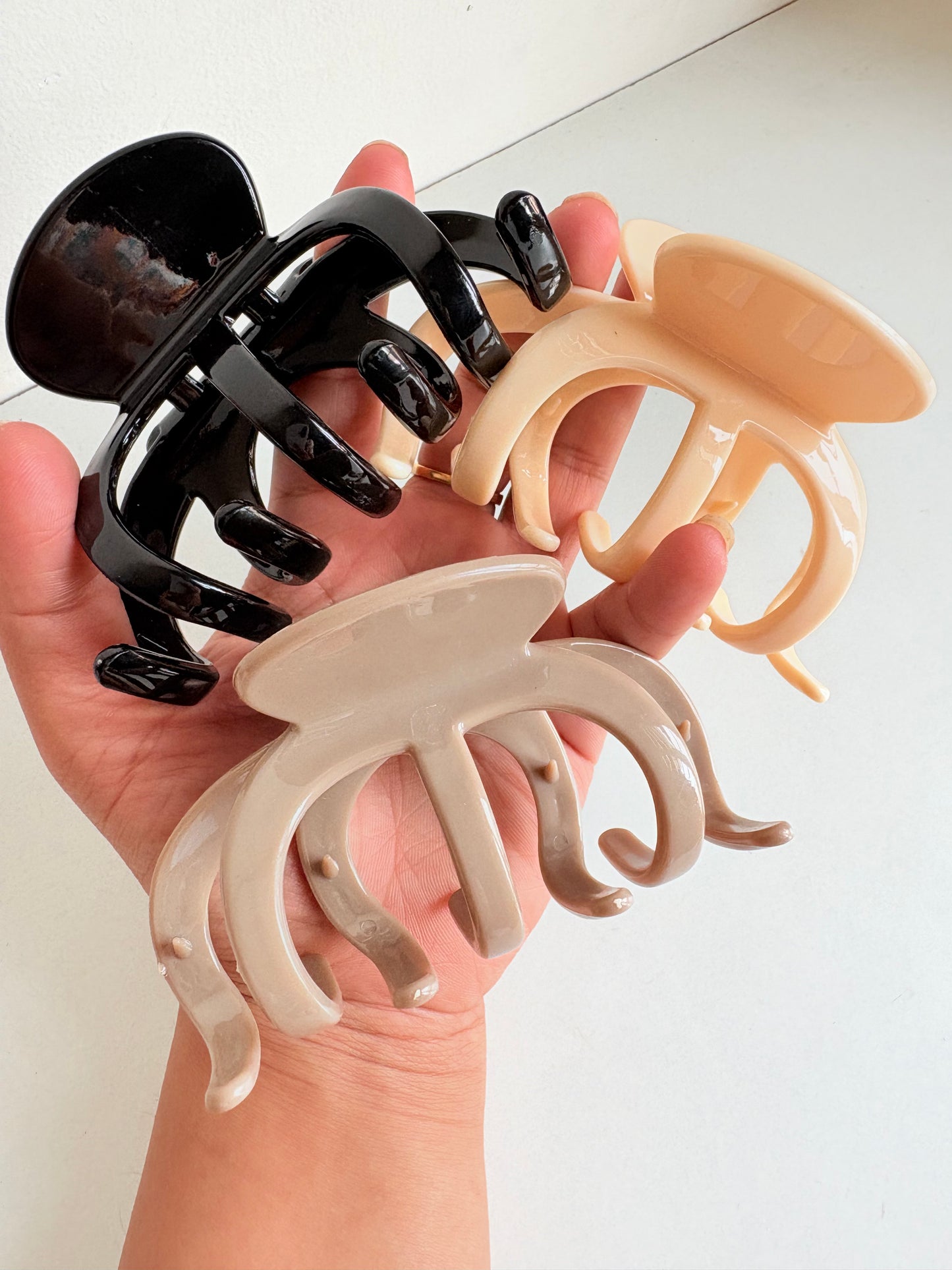 Glossy Grip Claw