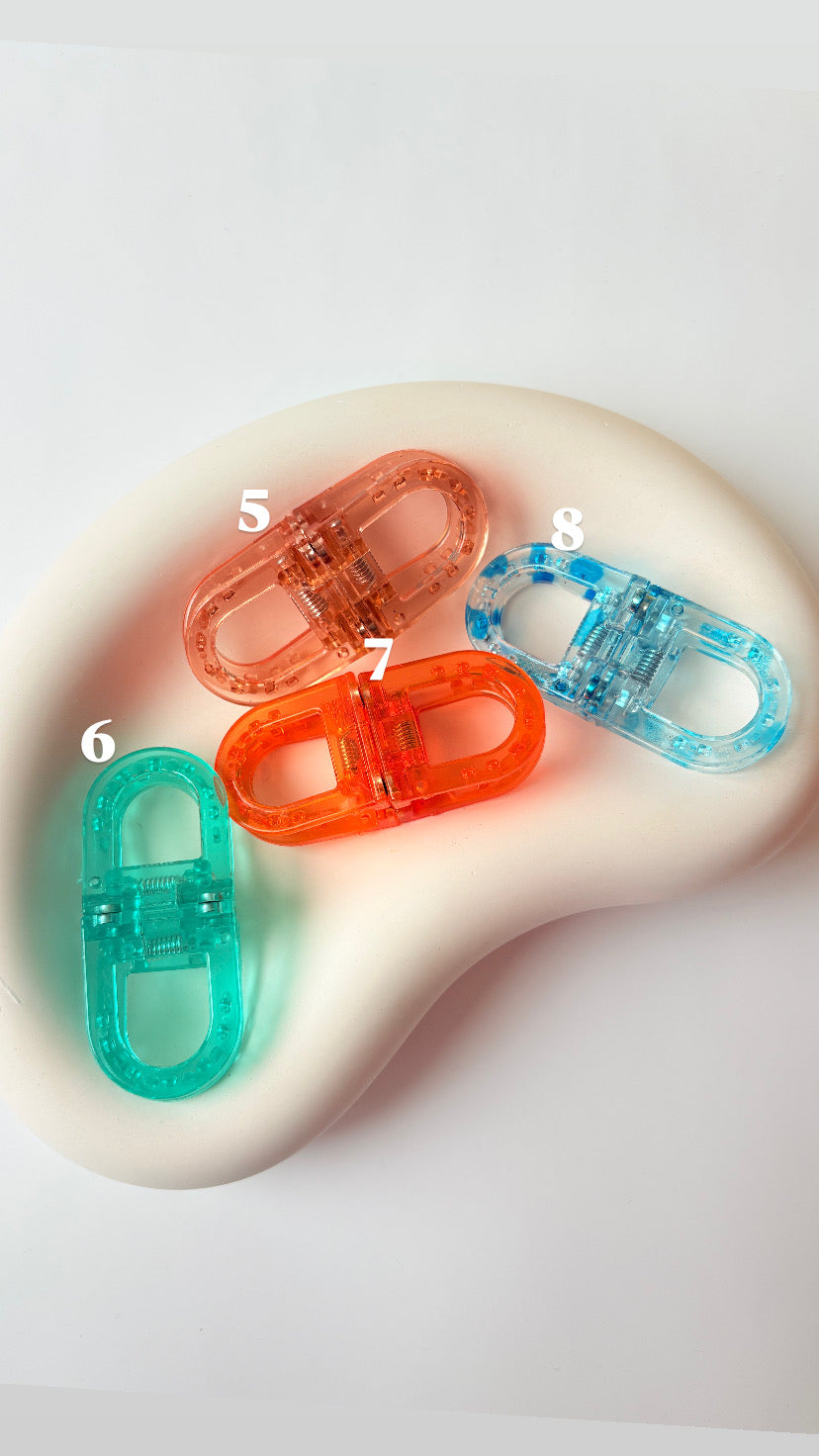 Magnet claw clip