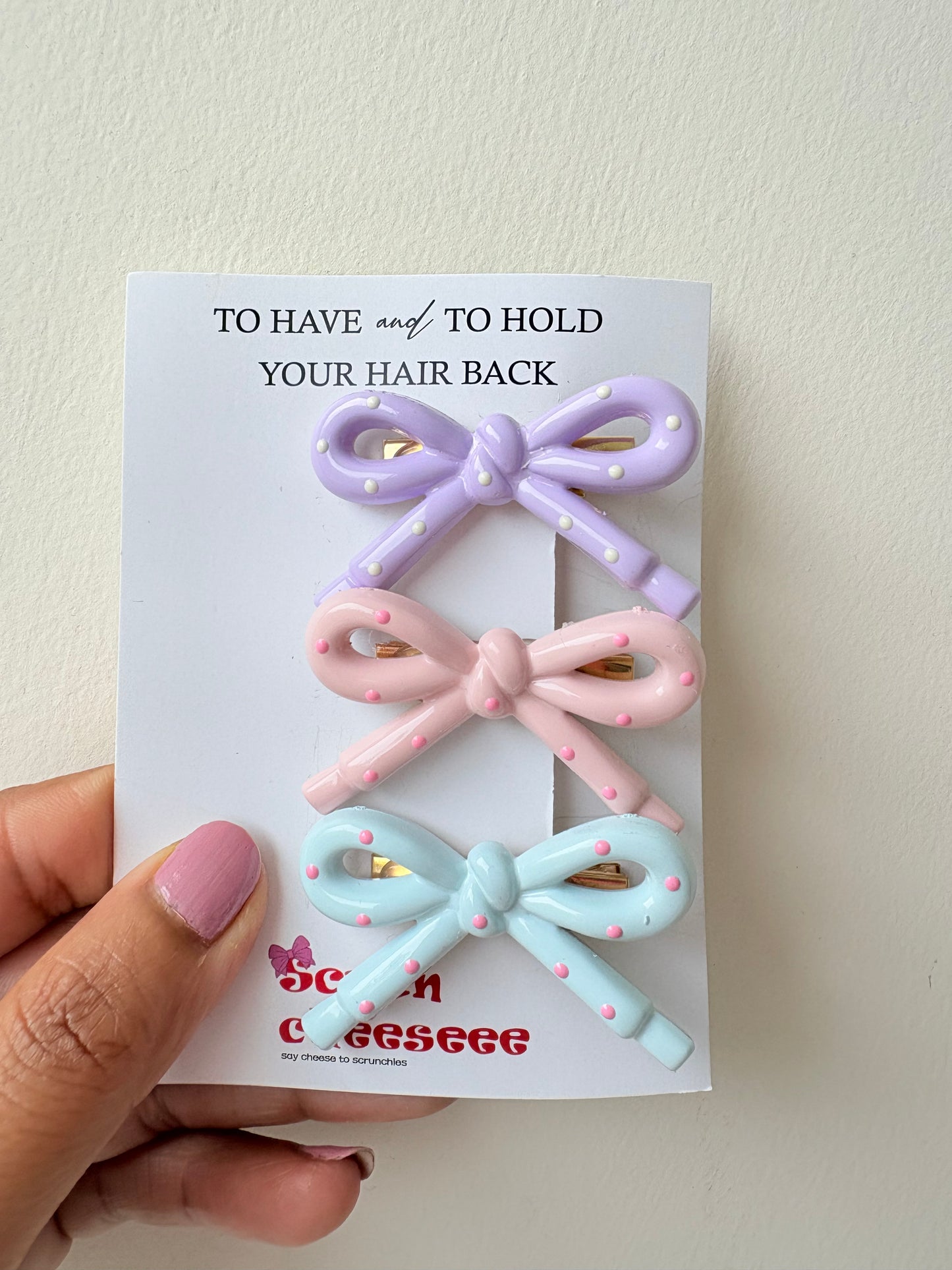 Bow alligator pins