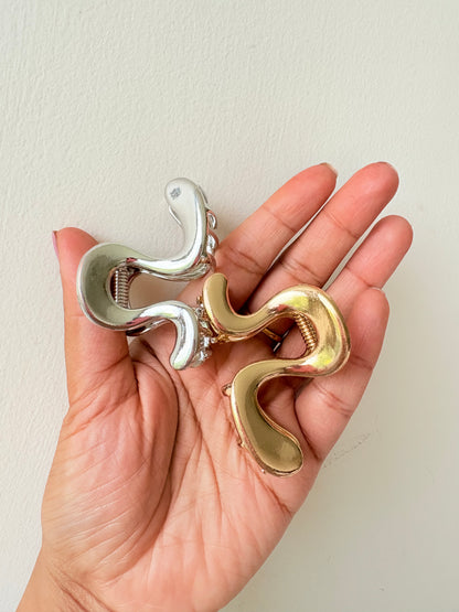 Wavy claw clip