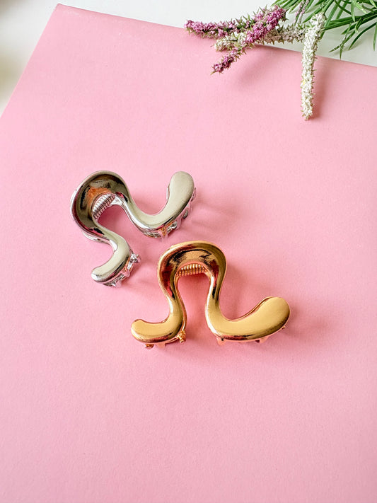 Wavy claw clip