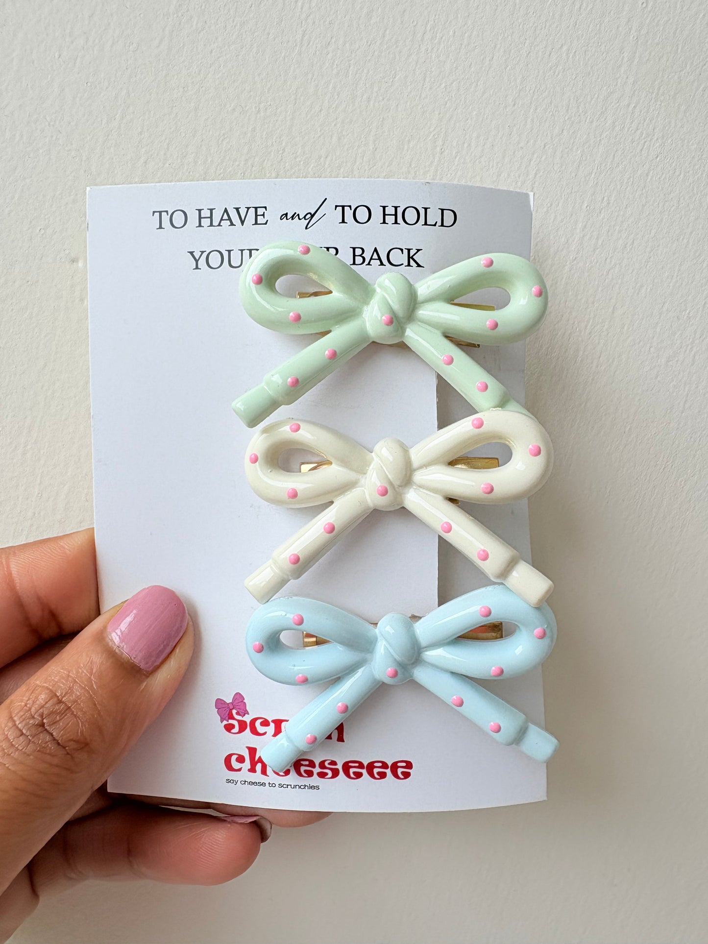 Bow alligator pins