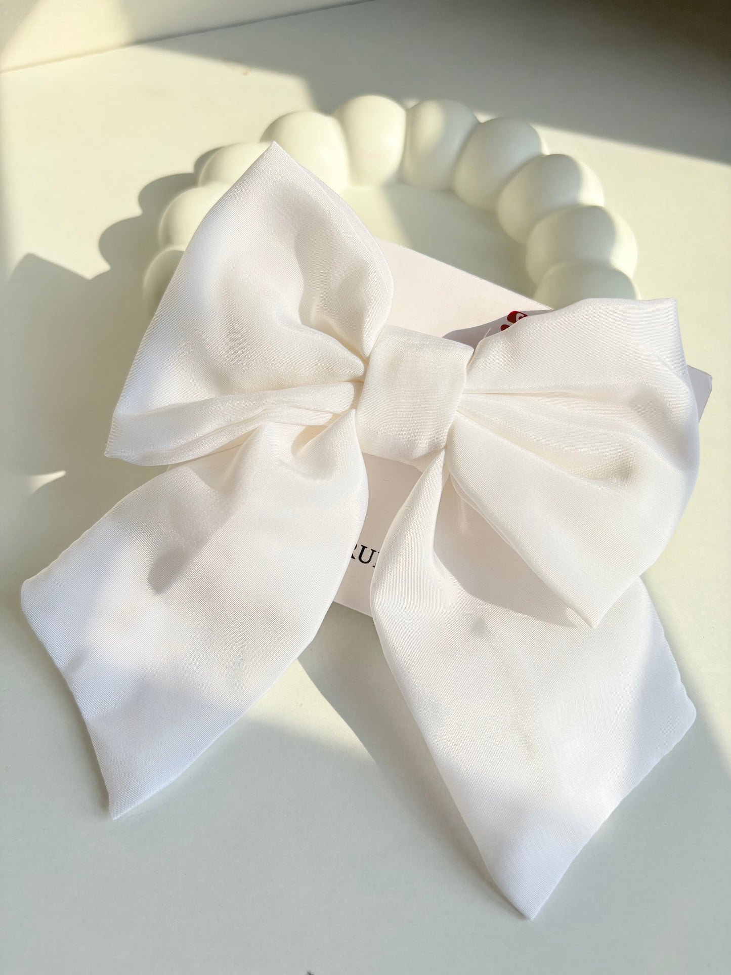 Snow White bow clip🦢