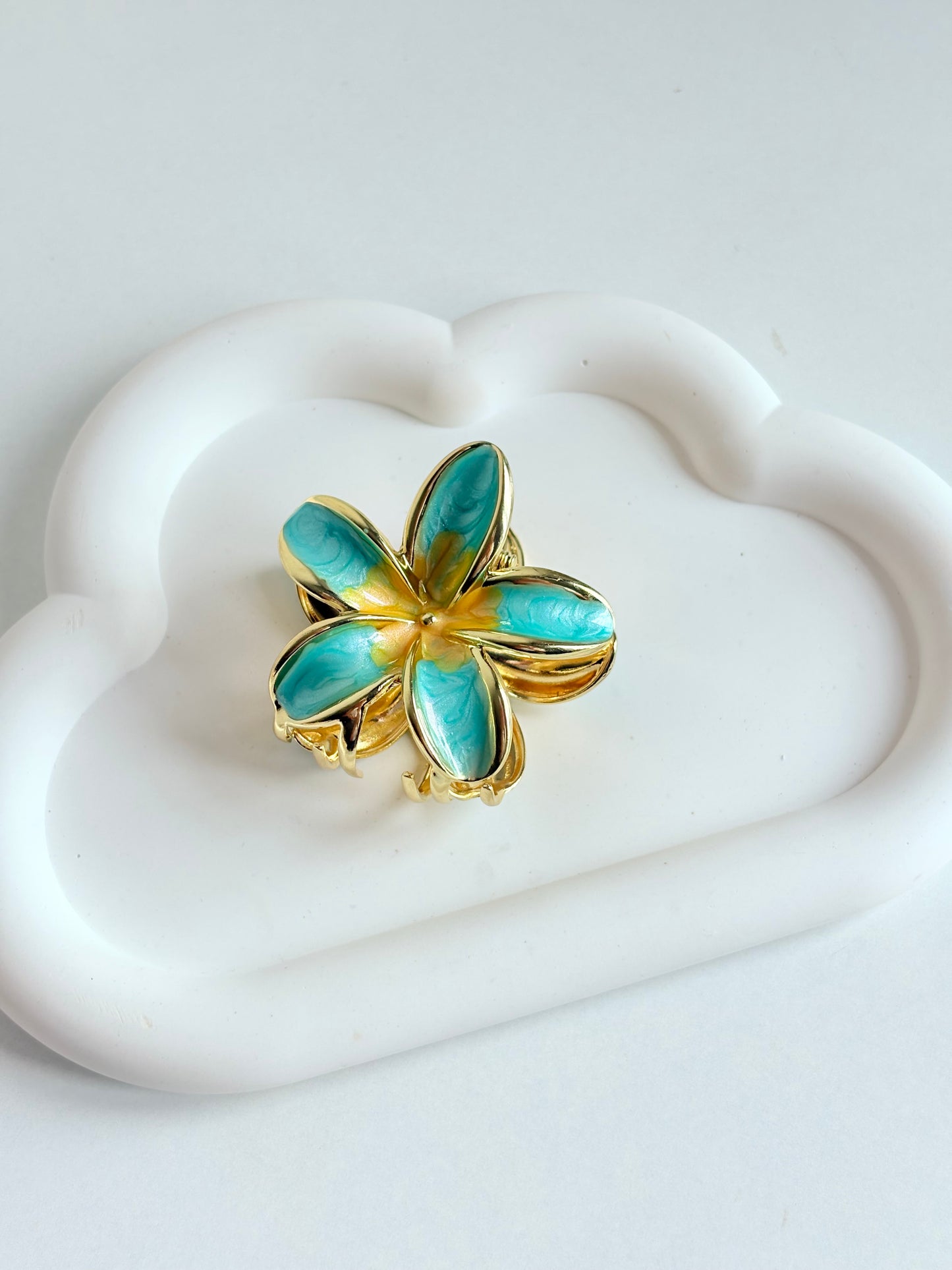 Petal luxe claw clip🌸